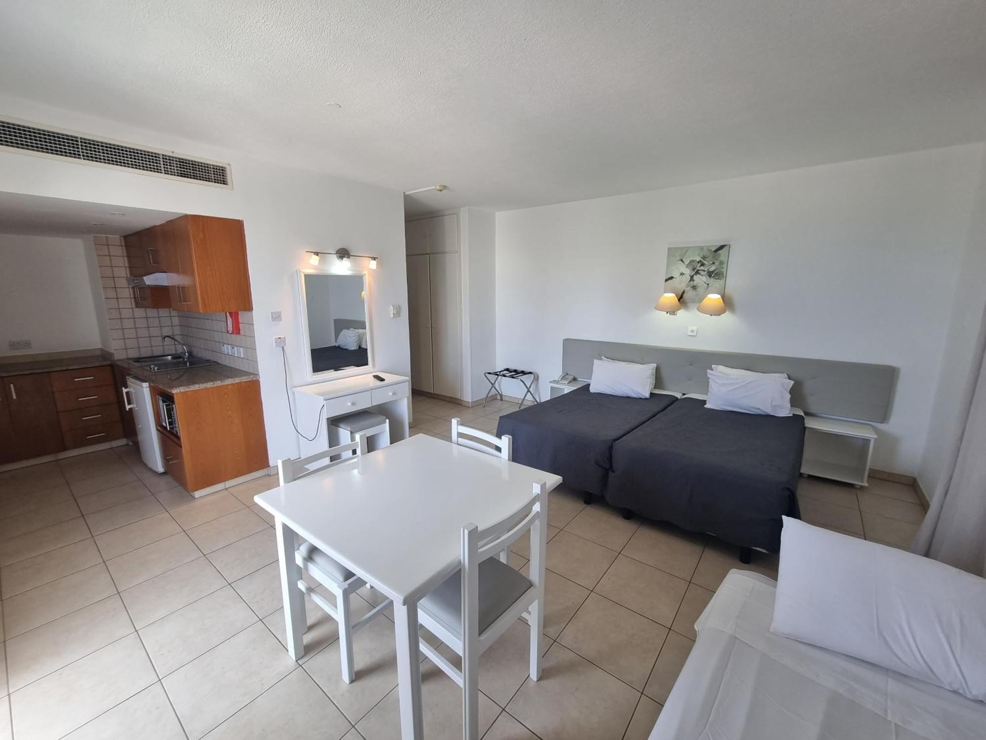 Alva Hotel Apartments プロタラス エクステリア 写真